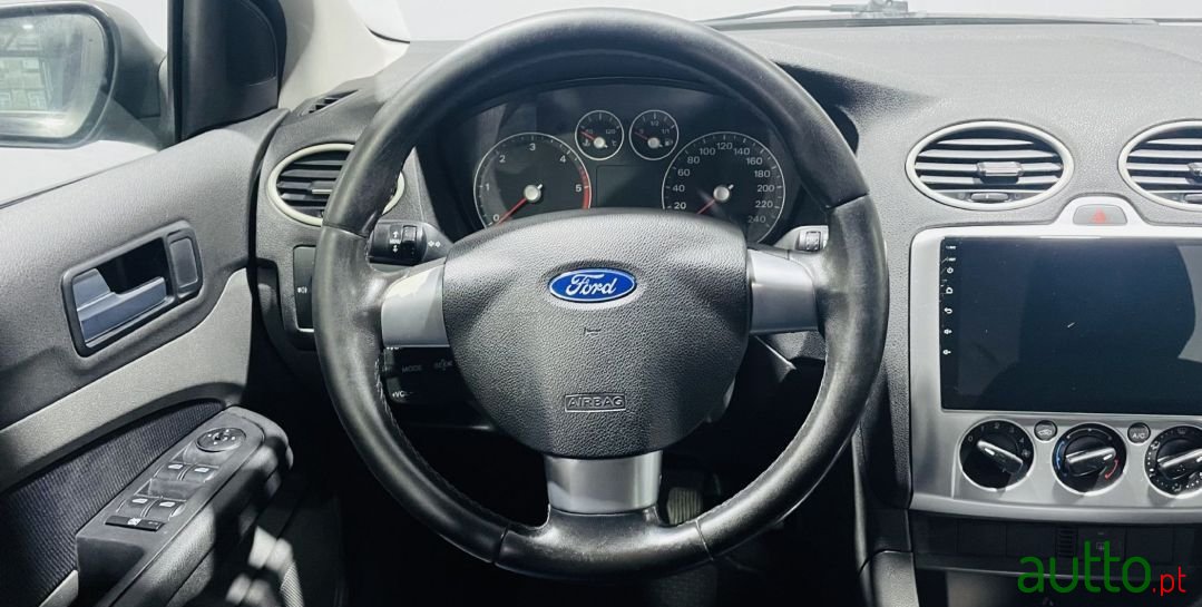 2005' Ford Focus Sw photo #5