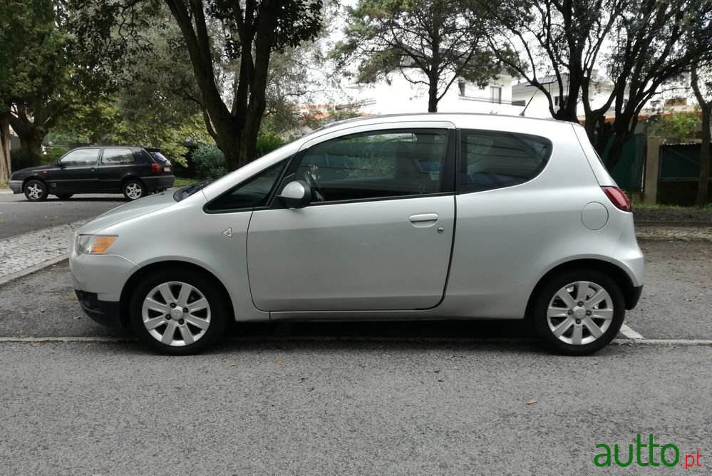 2010' Mitsubishi Colt photo #4