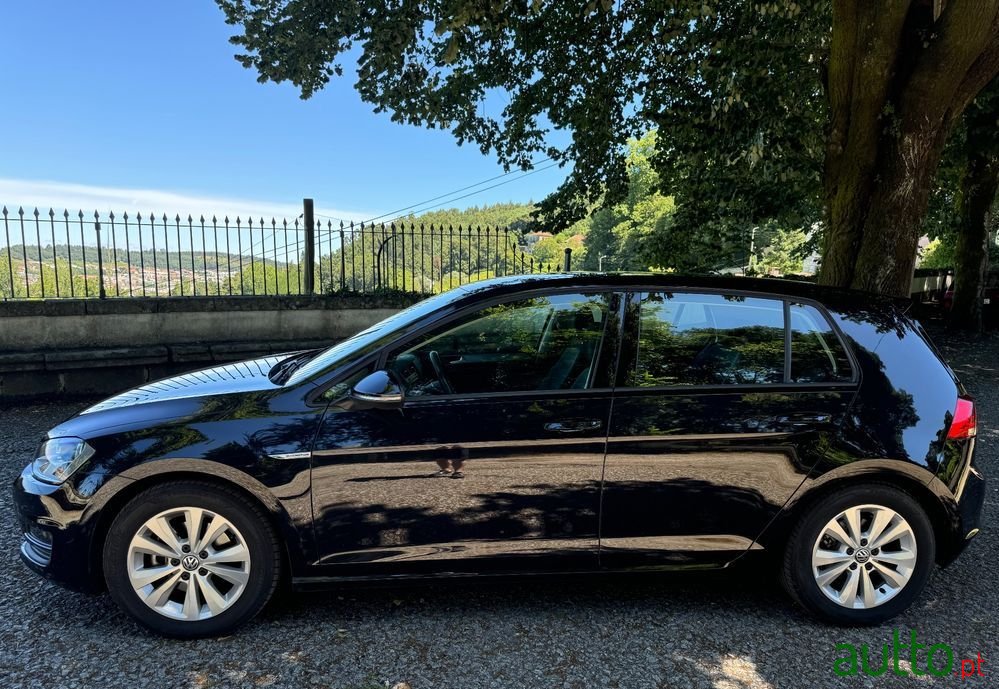 2015' Volkswagen Golf photo #2