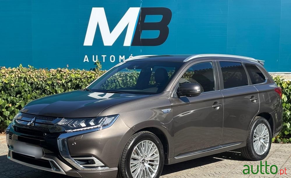 2019' Mitsubishi Outlander 2.4 Intense photo #3