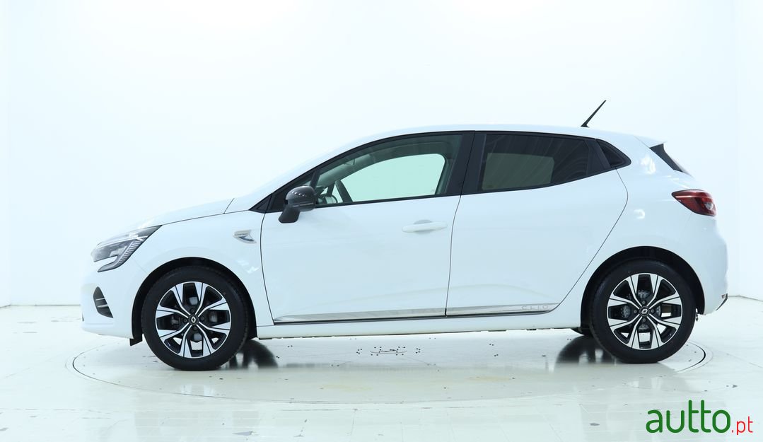 2021' Renault Clio photo #4