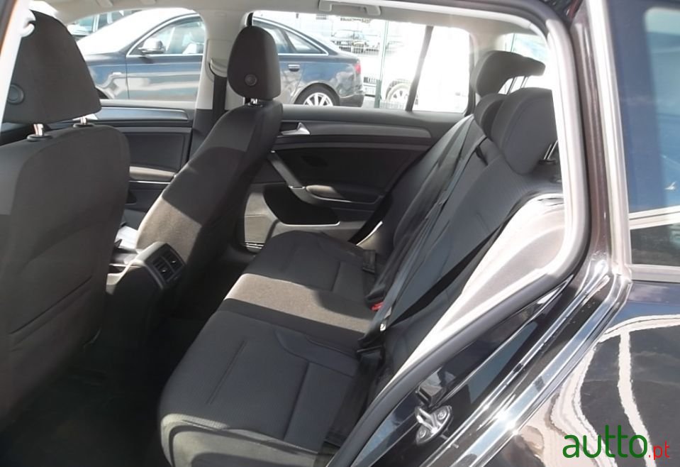 2017' Volkswagen Golf Variant photo #6