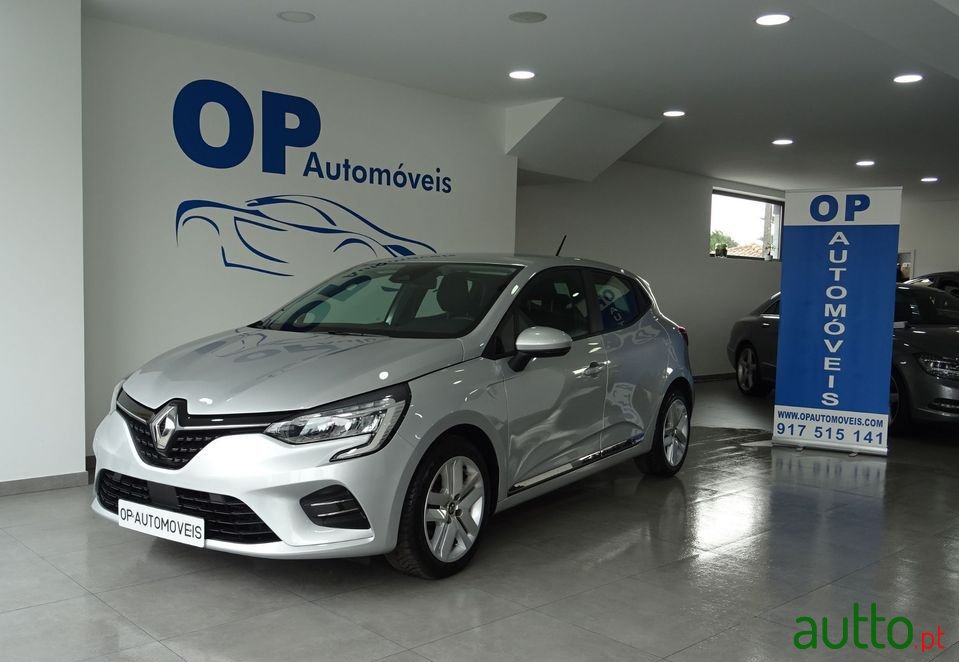 2020' Renault Clio photo #1