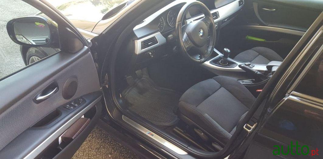 2011' BMW 320 photo #4