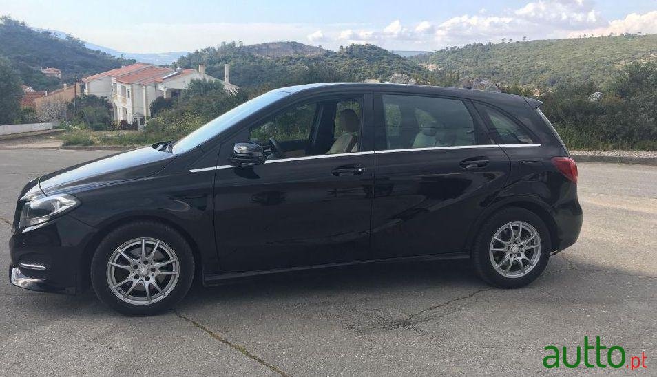 2015' Mercedes-Benz B-180 photo #2