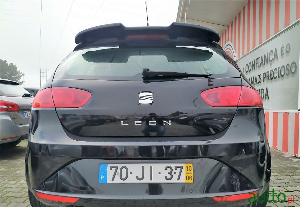 2010' SEAT Leon photo #5