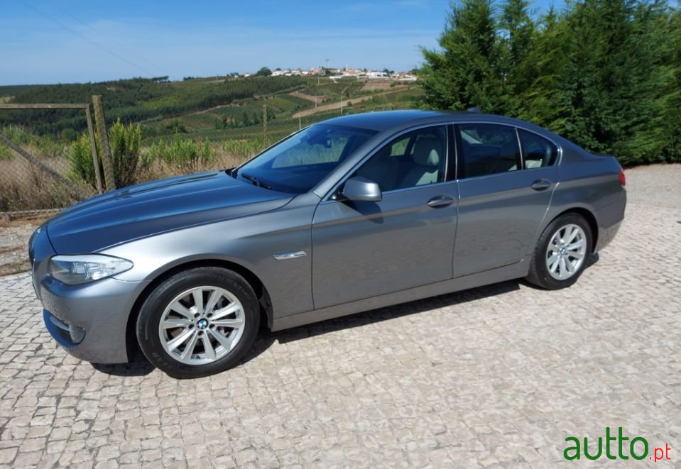 2010' BMW 530 photo #1