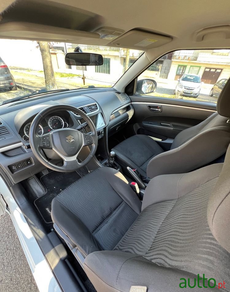 2012' Suzuki Swift 1.2 Vvt Glx photo #3