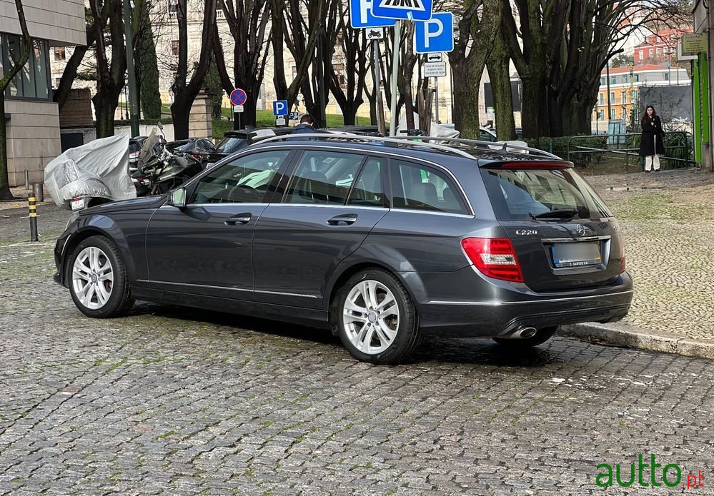 2013' Mercedes-Benz Classe C photo #3