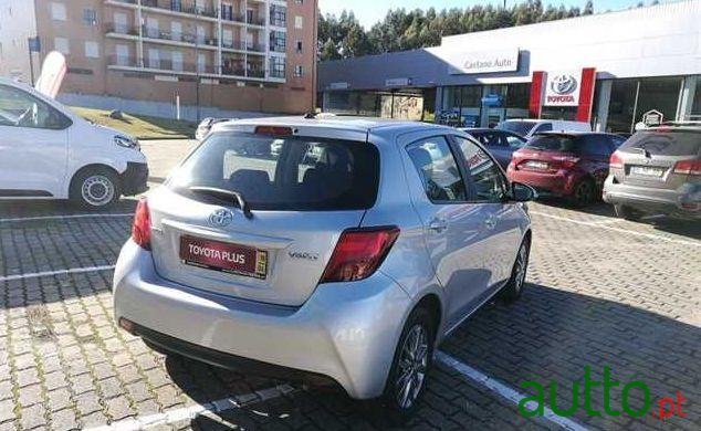 2016' Toyota Yaris photo #2