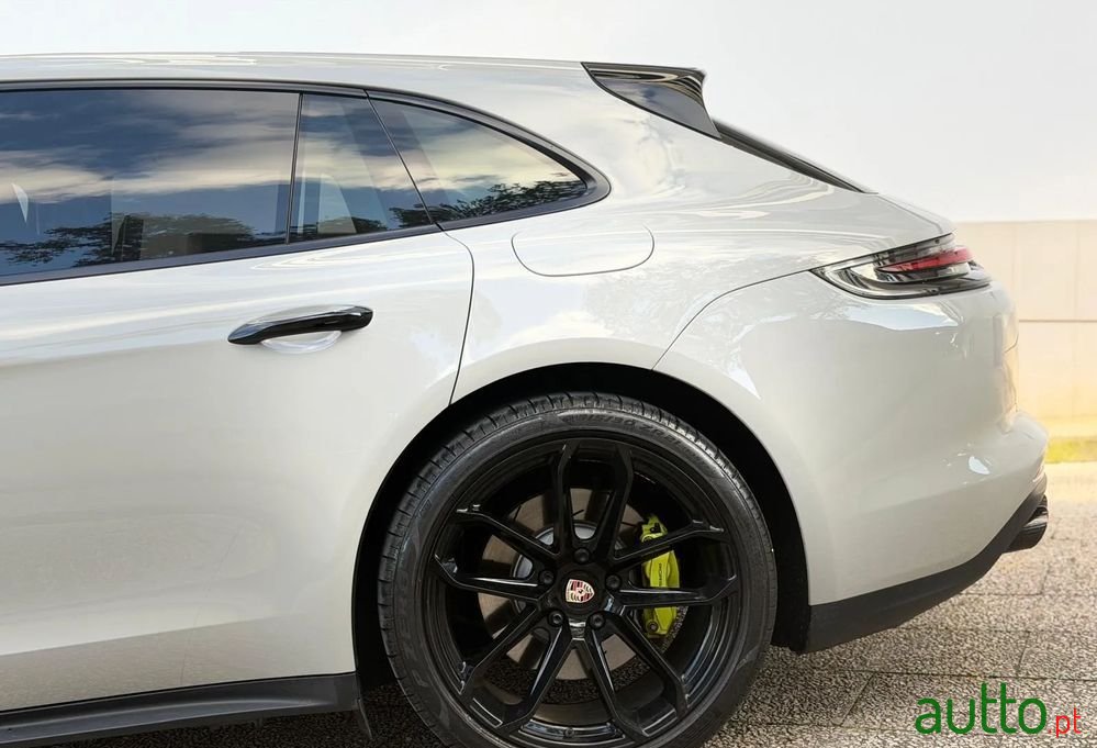 2018' Porsche Panamera Sport Turismo photo #6