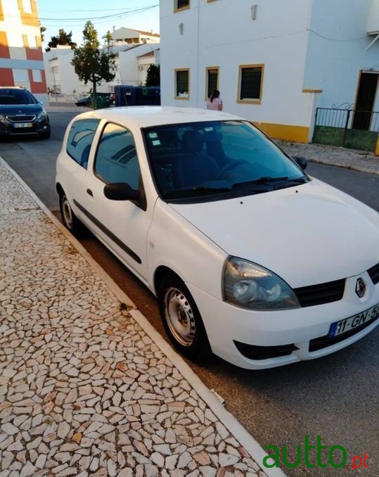 2008' Renault Clio photo #1