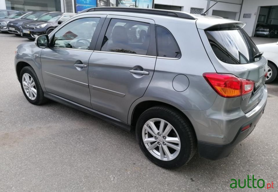 2013' Mitsubishi ASX photo #6