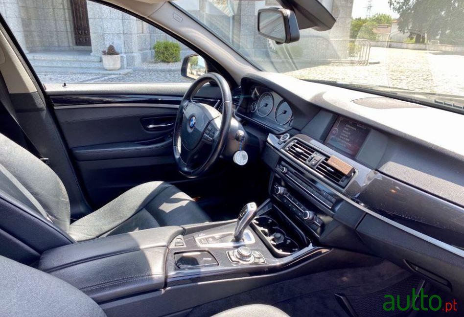 2011' BMW 520 Auto photo #4