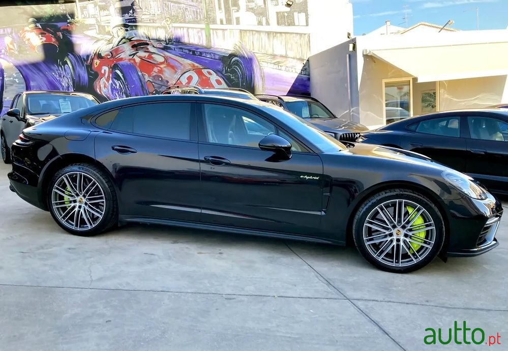 2019' Porsche Panamera Turbo S E-Hybrid photo #2