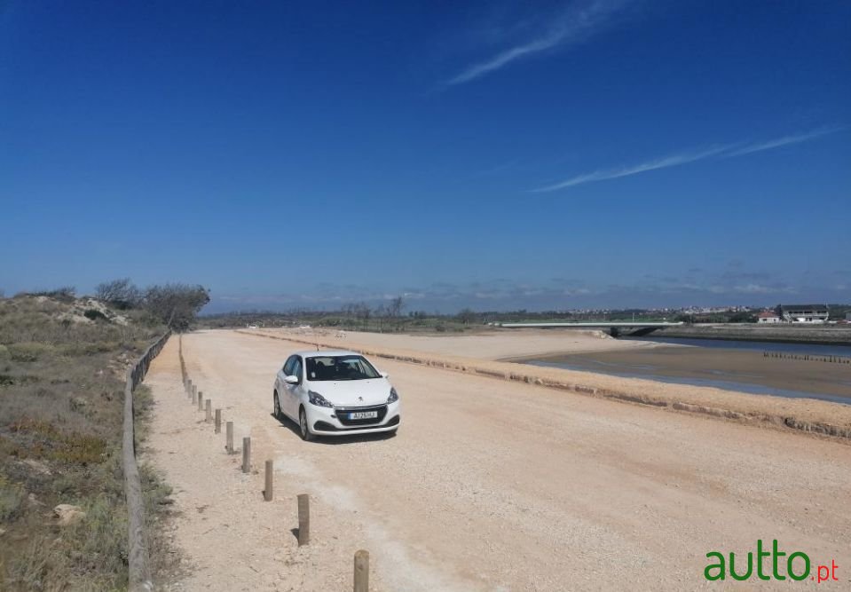 2015' Peugeot 208 photo #2