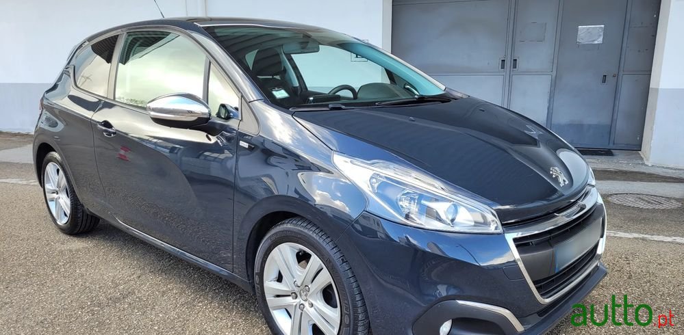 2016' Peugeot 208 1.6 Bluehdi Style photo #4