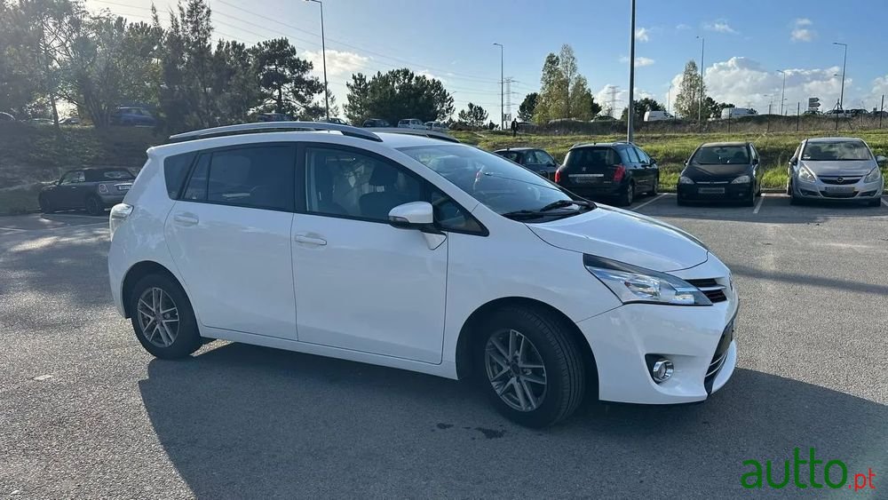 2016' Toyota Verso photo #6