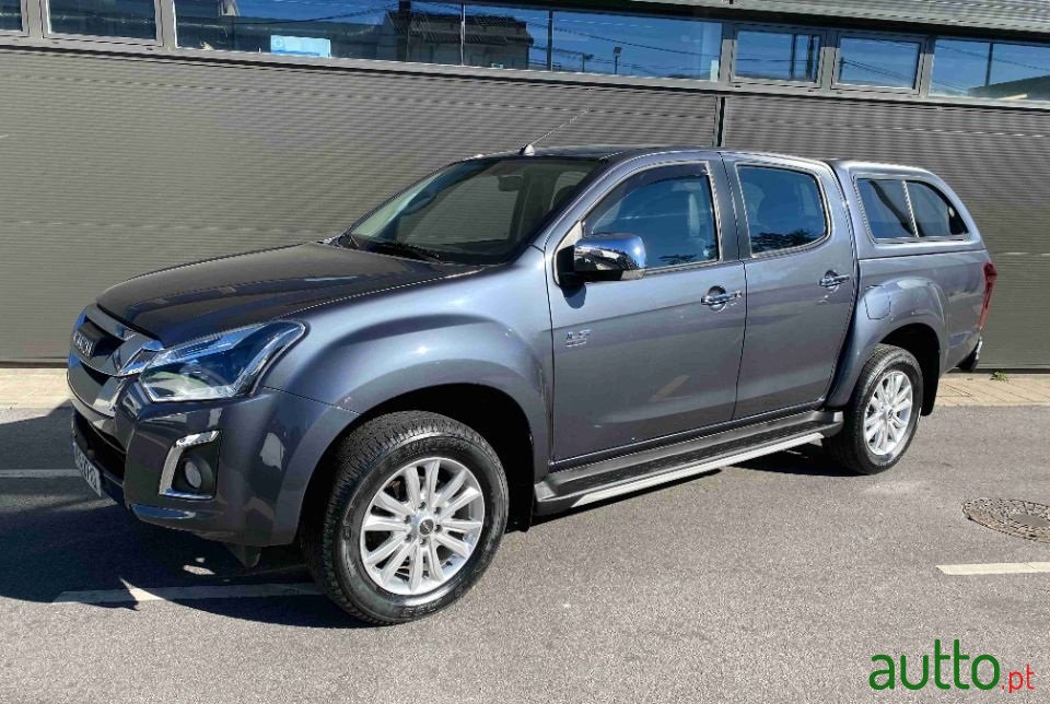 2020' Isuzu photo #5