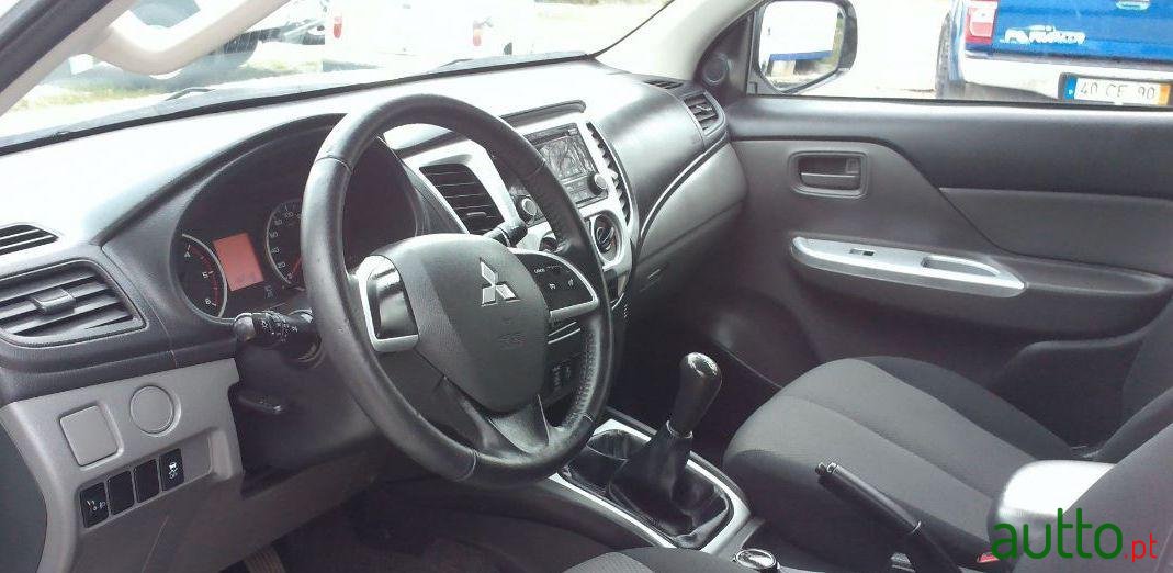 2015' Mitsubishi L200 photo #3