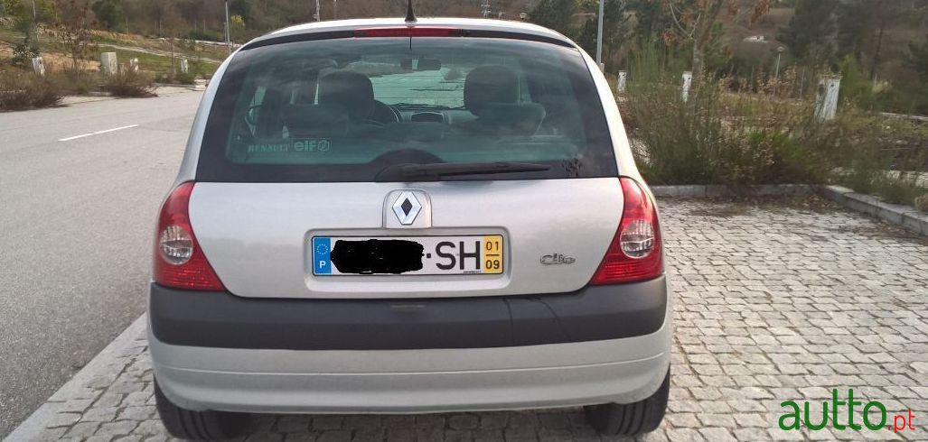 2001' Renault Clio photo #1