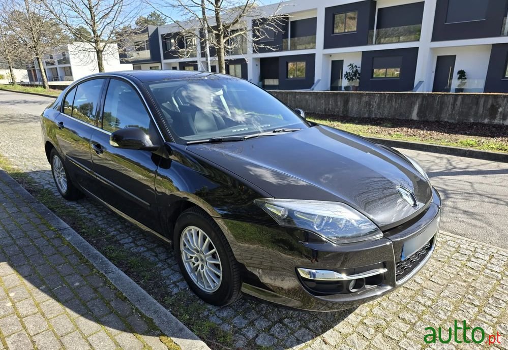 2011' Renault Laguna photo #2