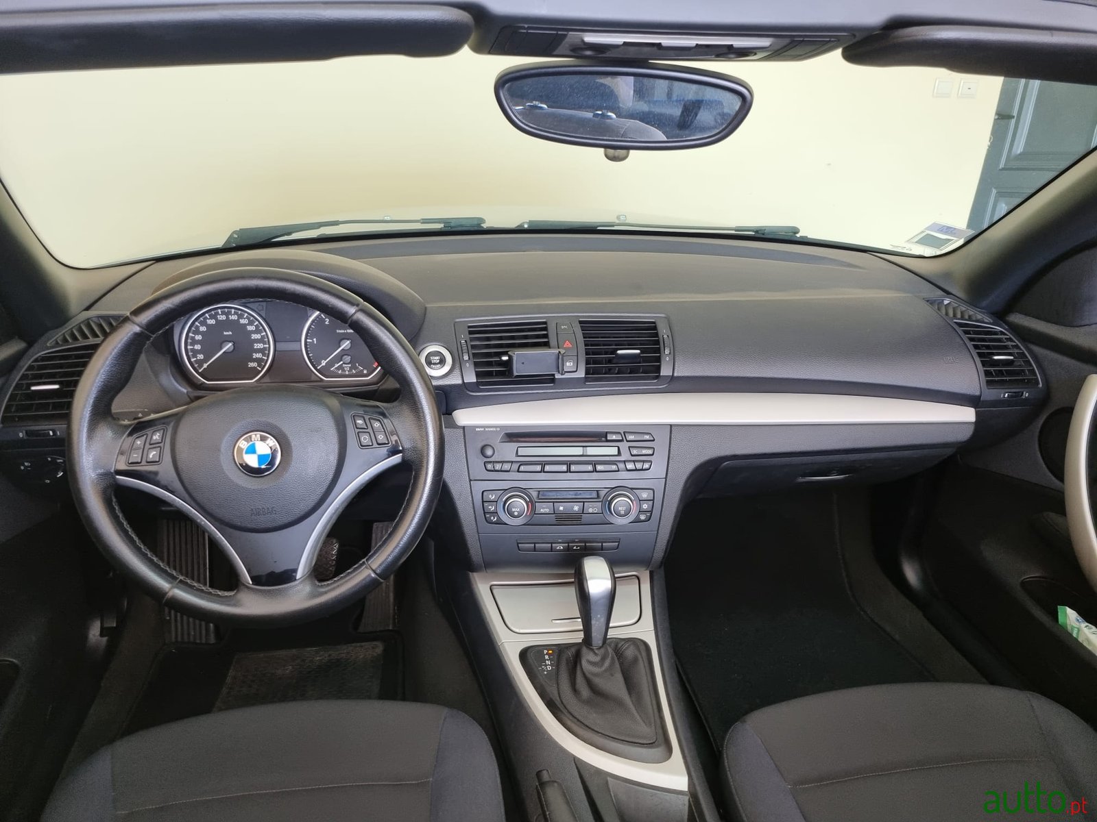 2009' BMW 120 photo #1