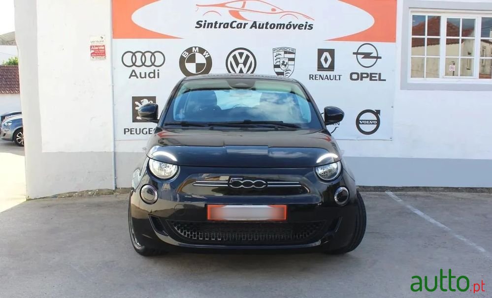 2022' Fiat 500e Action photo #2