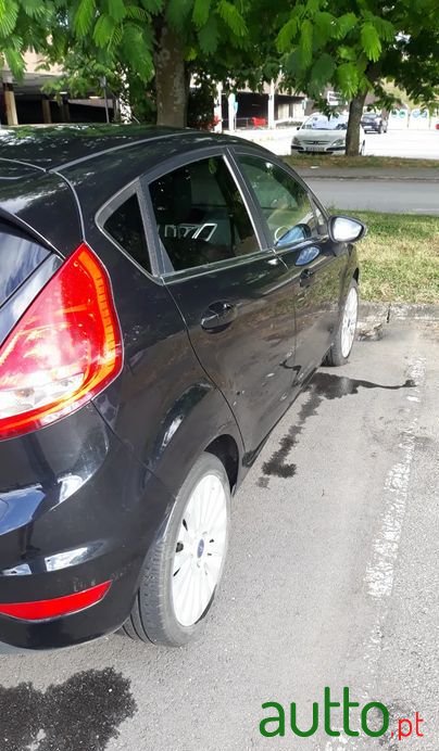 2010' Ford Fiesta photo #4