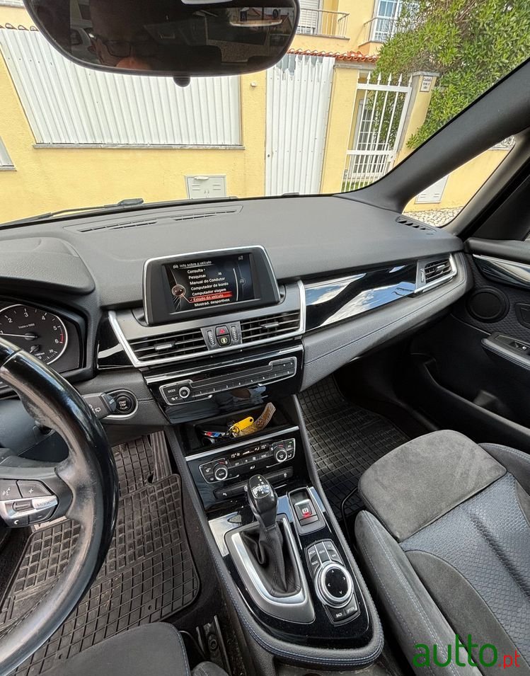 2016' BMW 216 Active Tourer photo #3