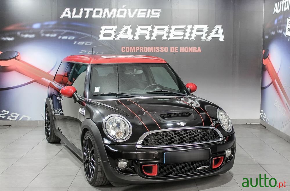 2011' MINI Clubman John Cooper Works photo #1