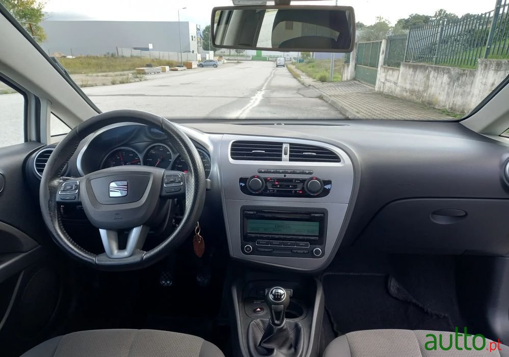 2012' SEAT Leon photo #3