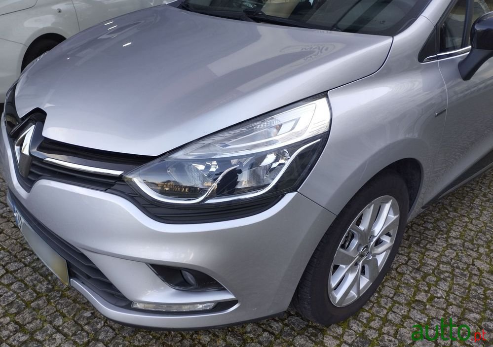 2019' Renault Clio Sport Tourer photo #3