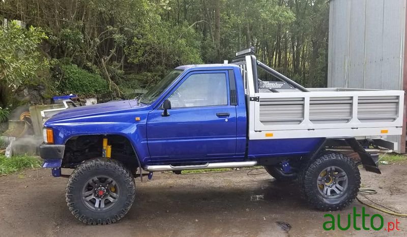 1994' Toyota Inova photo #2