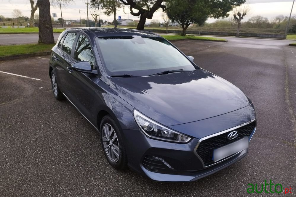 2020' Hyundai i30 1.6 Crdi Style 7Dct photo #3