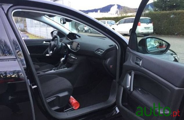 2013' Peugeot 308 photo #5