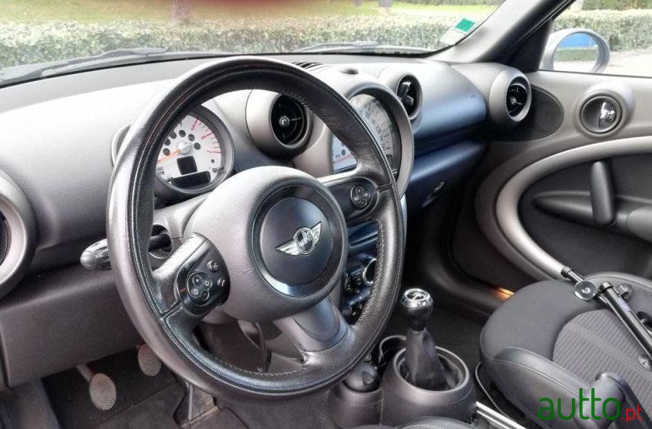 2010' MINI Countryman Cooper D photo #2