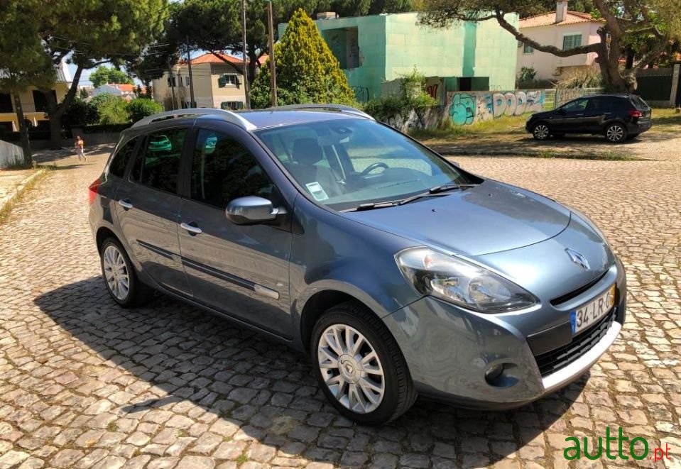 2011' Renault Clio Break photo #3