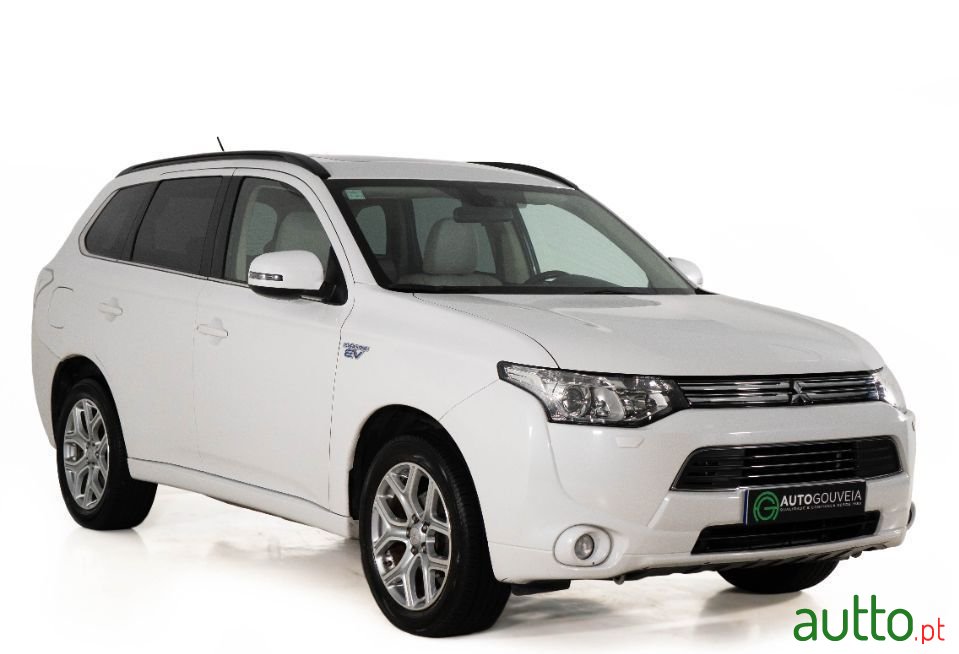 2015' Mitsubishi Outlander photo #3