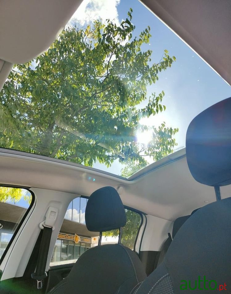 2019' Peugeot 208 photo #2