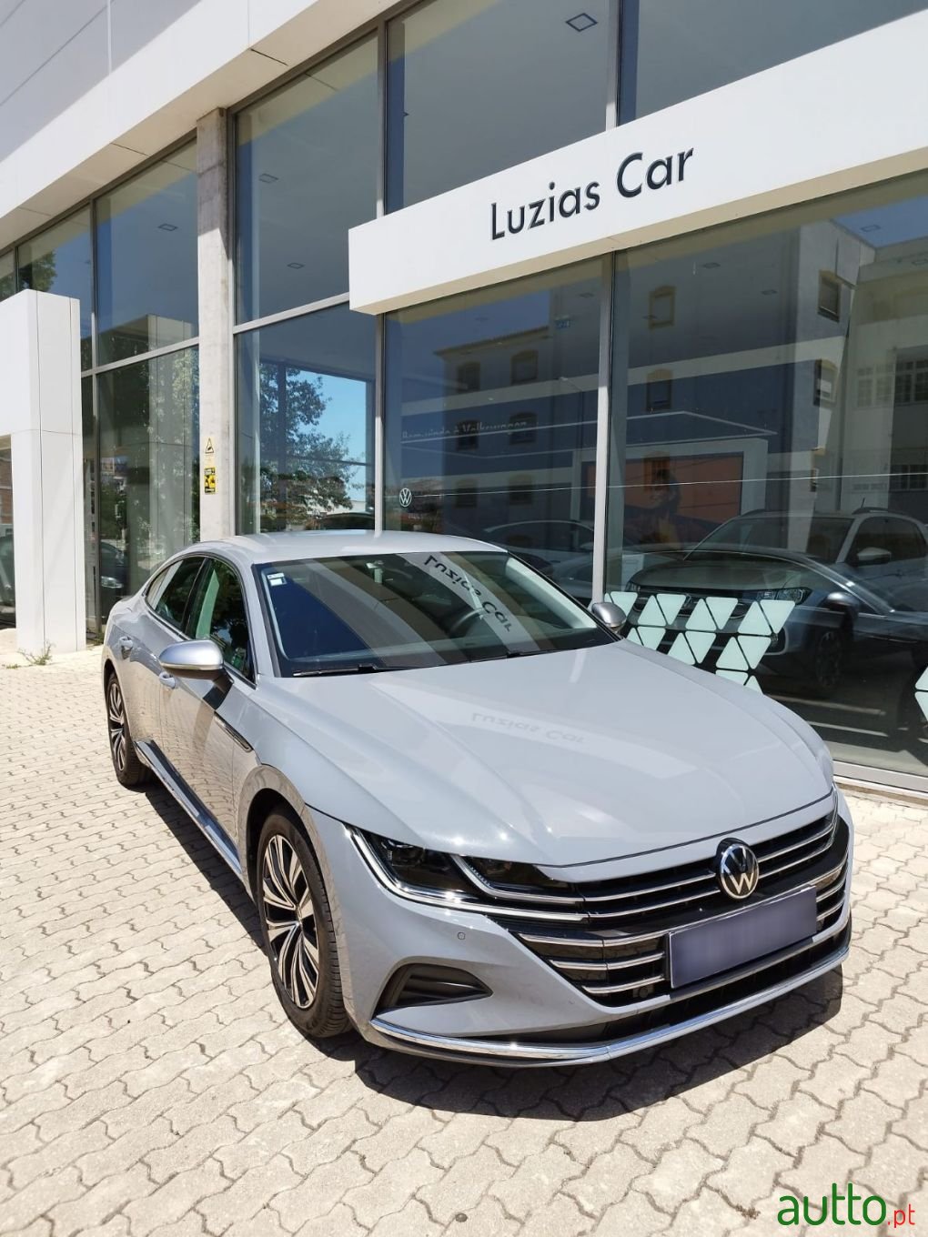 2023' Volkswagen Arteon photo #3