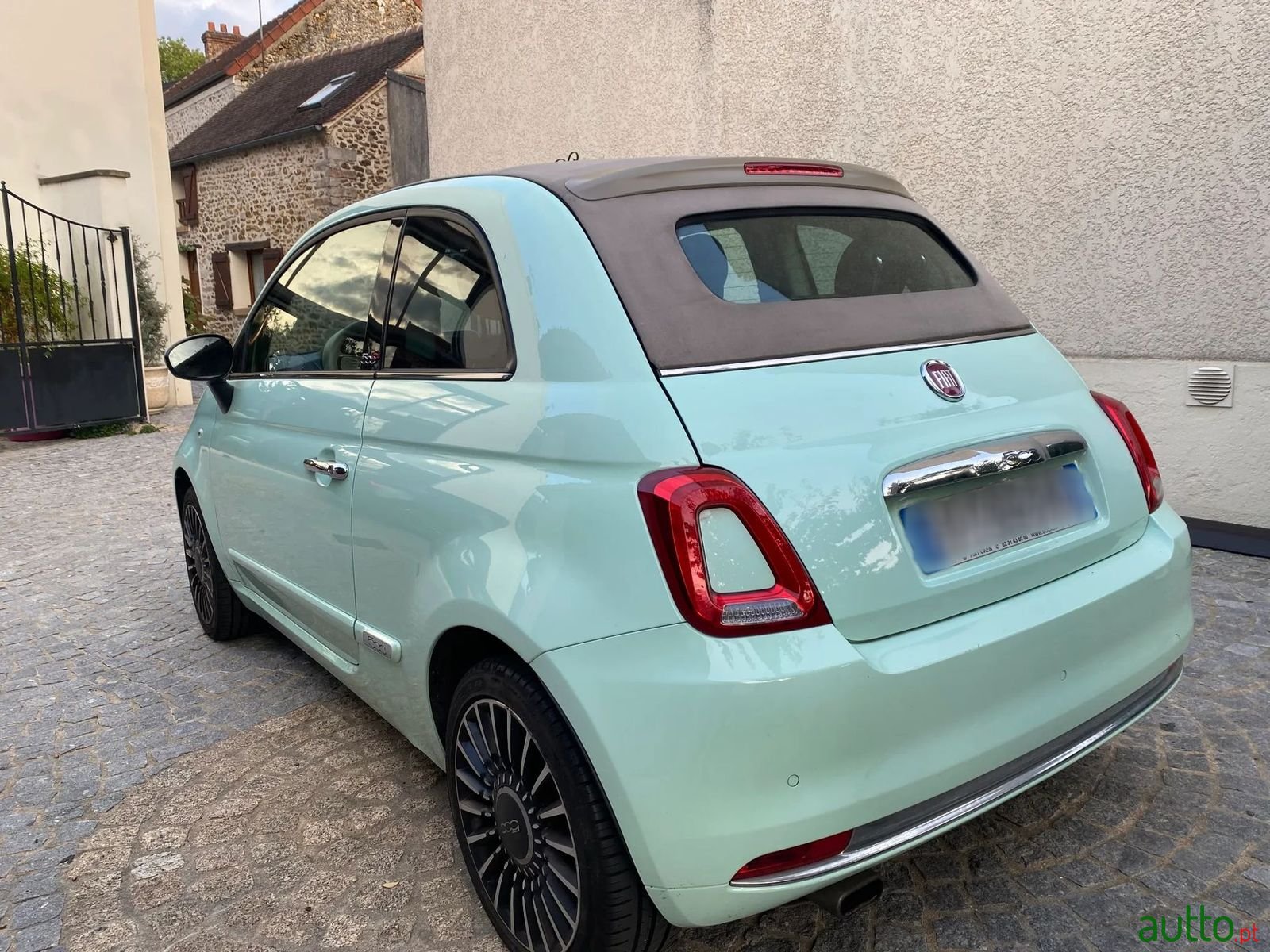 2015' Fiat 500C photo #2