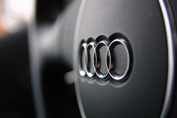 Audi condenada a pagar 200 mil euros por falha nos airbags em acidente em Sesimbra