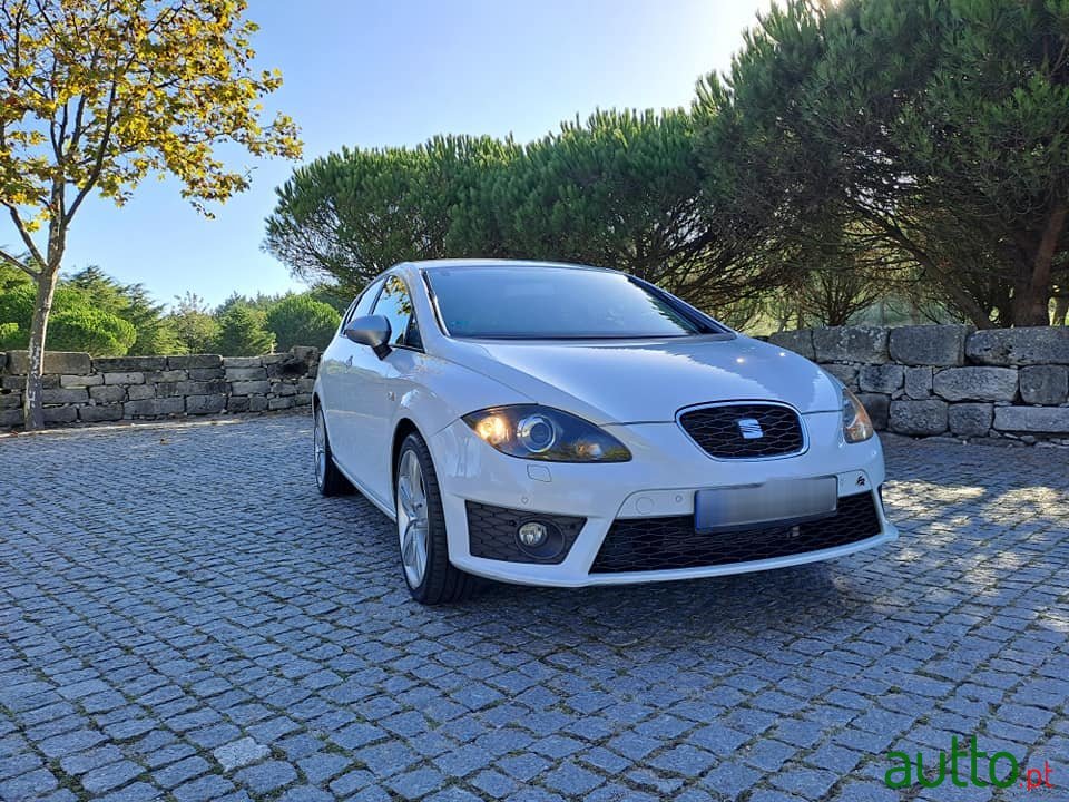 2012' SEAT Leon photo #1
