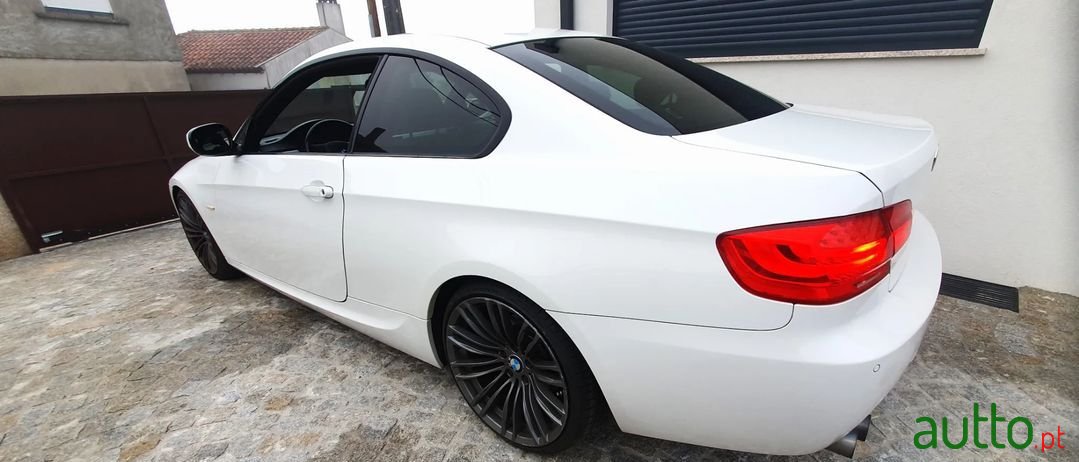 2011' BMW 320 photo #3