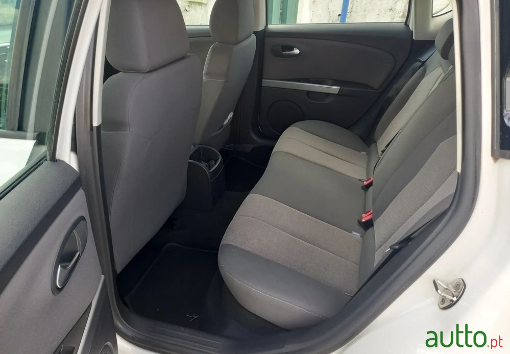 2012' SEAT Leon photo #5