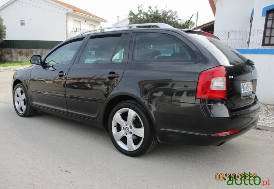 2011' Skoda Octavia Break photo #4