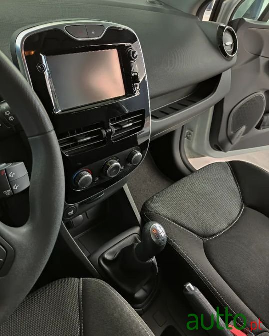 2015' Renault Clio photo #6