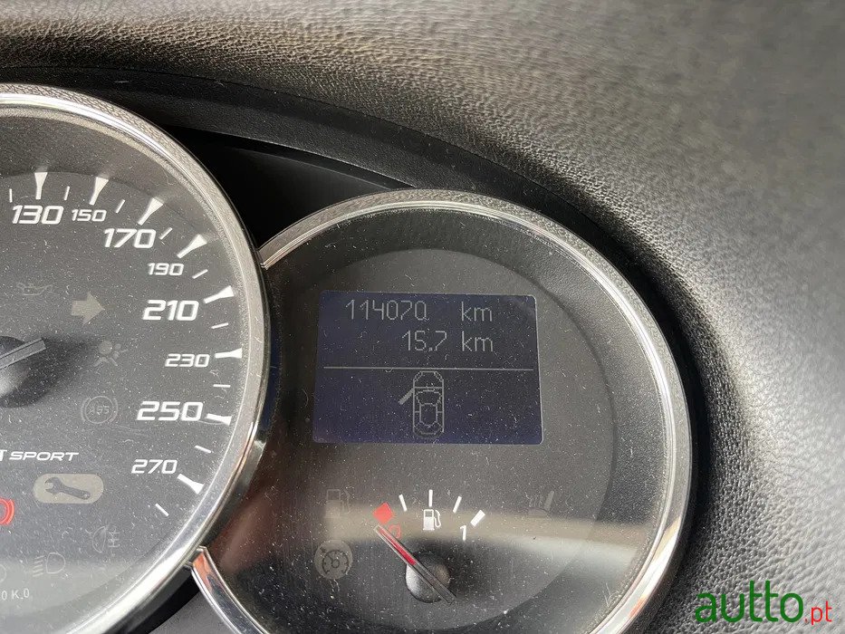 2010' Renault Megane photo #3