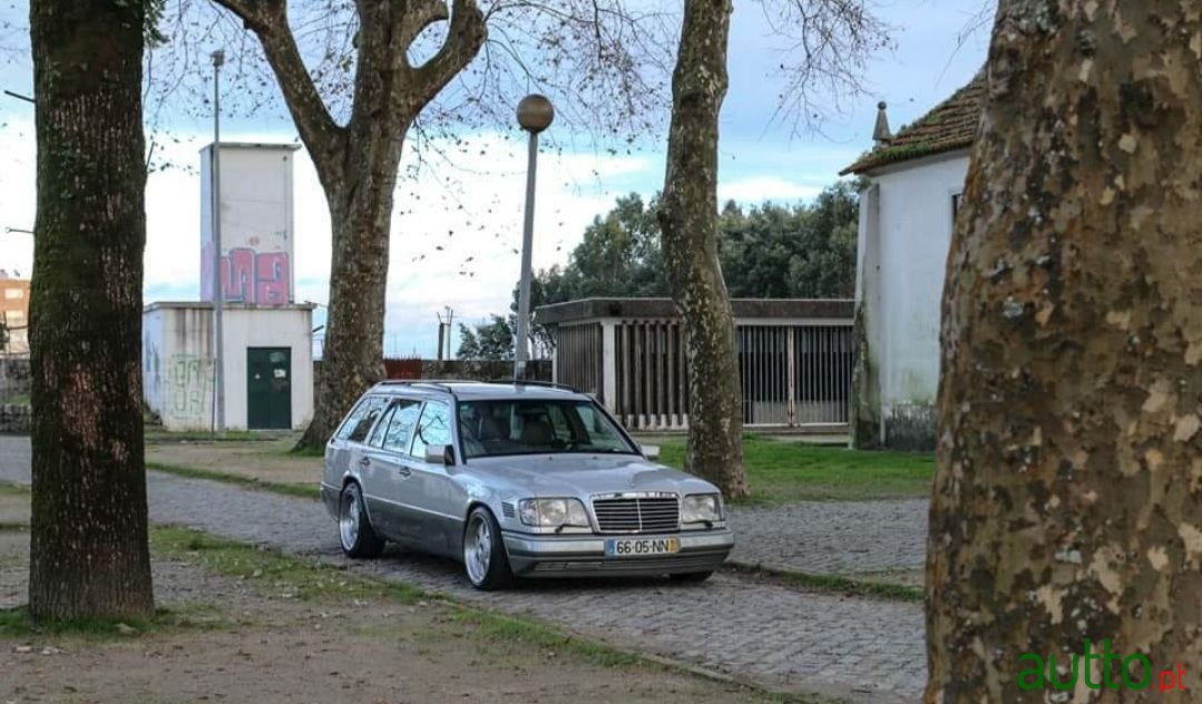 1994' Mercedes-Benz E-300 photo #2